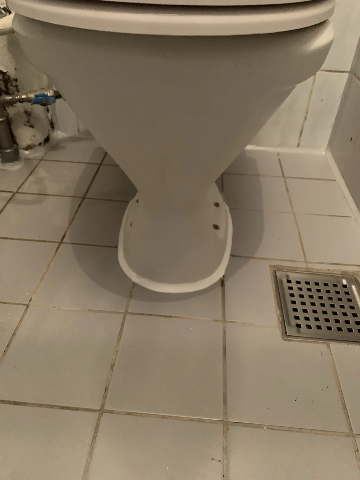 Efter nye elastiske fuger ved WC på Holmbladsgade
