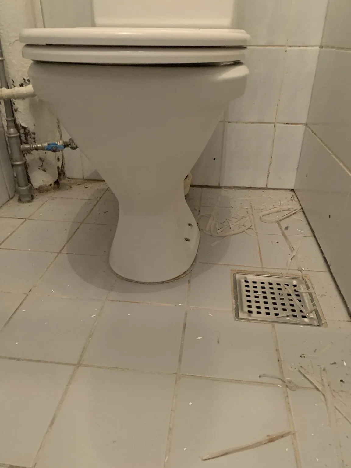 Før nye fuger ved WC og badeværelse på Holmbladsgade